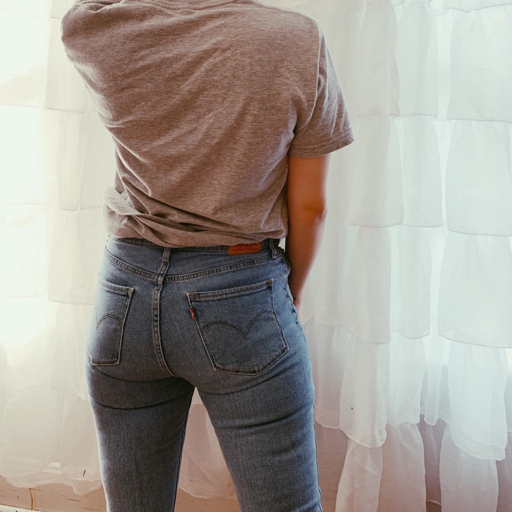 Levi High Waisted Jeans